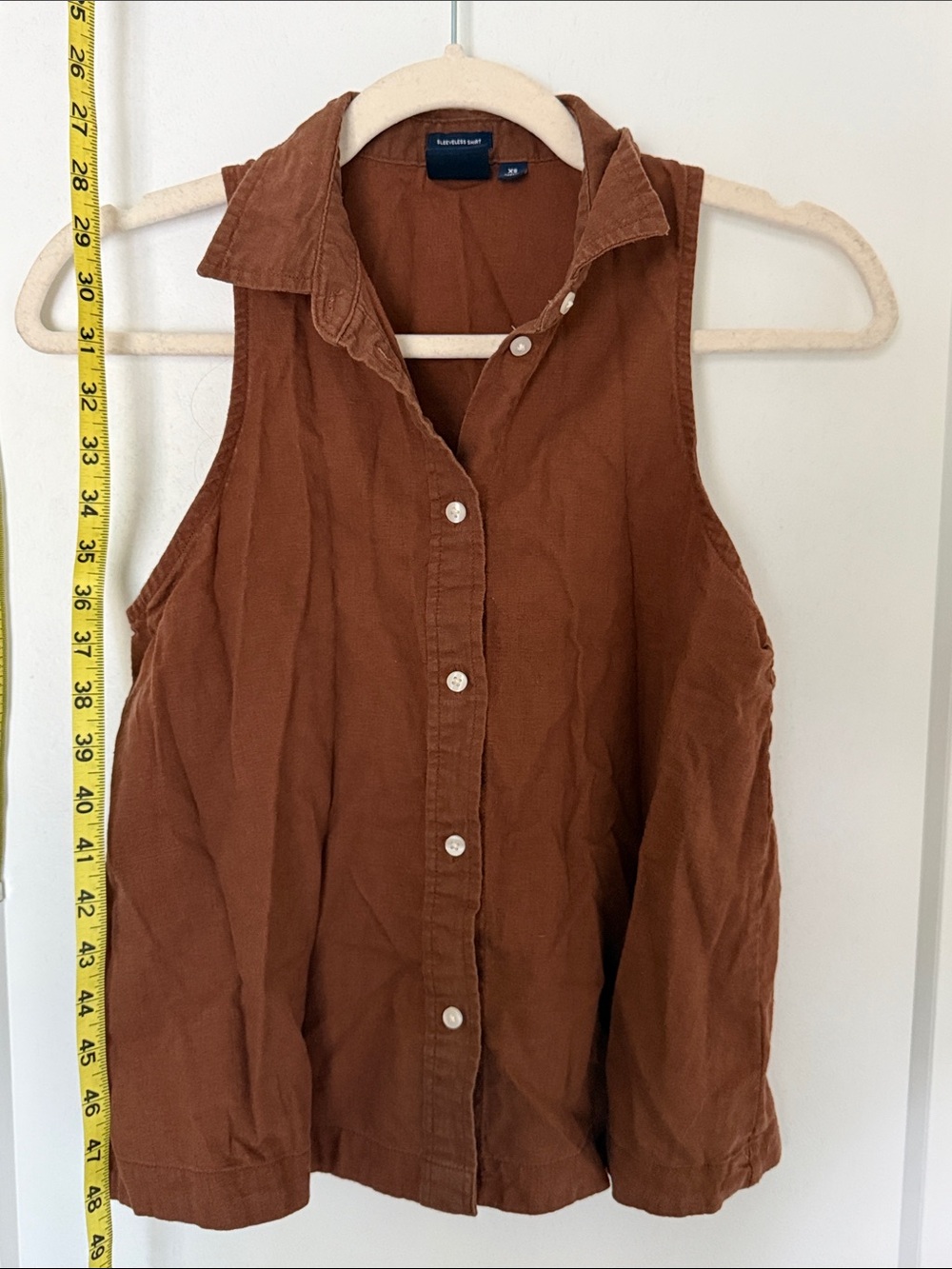 GAP Sleeveless Button-Down Top